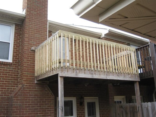 Building Photo - 976 Colonial Meadows Way
