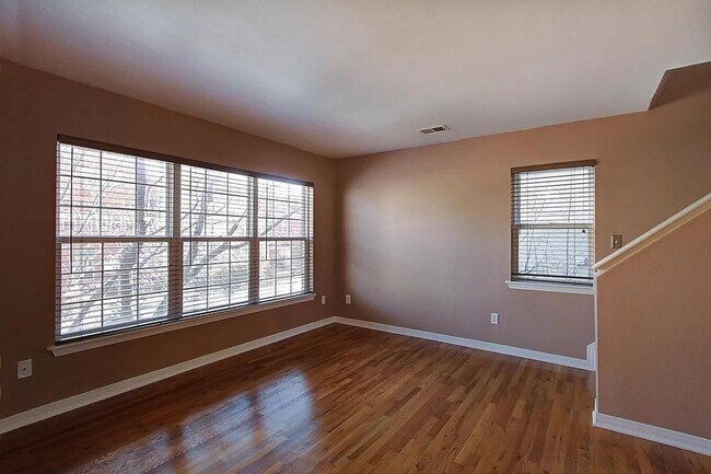 Foto del edificio - 1641 N Washington St