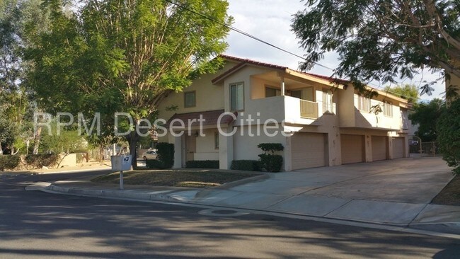 Building Photo - El Paseo Townhome