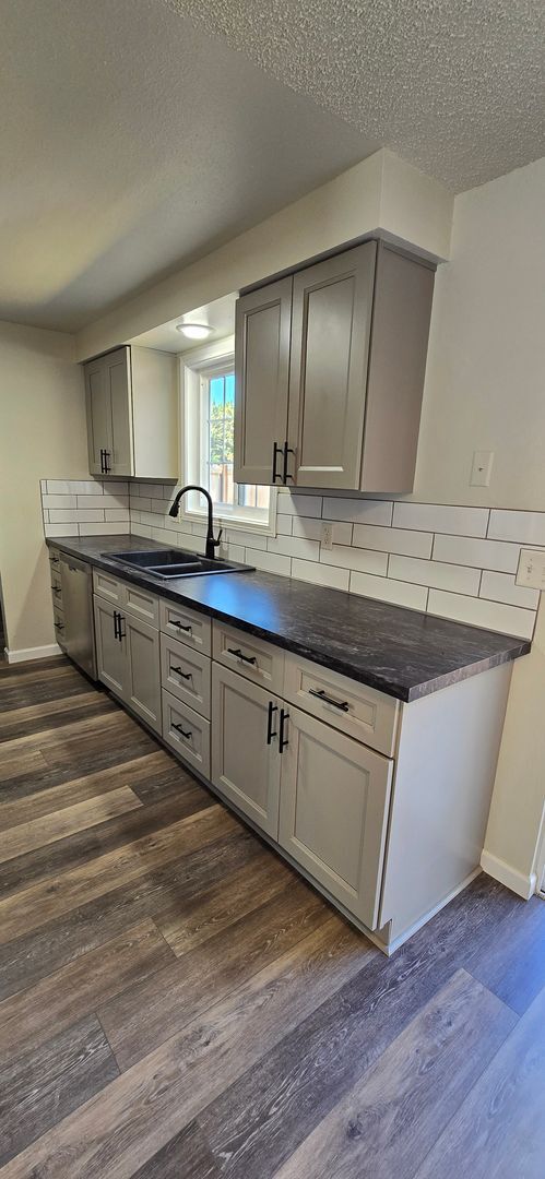 Foto del edificio - Fully Remodeled 3 Bedroom Townhome!