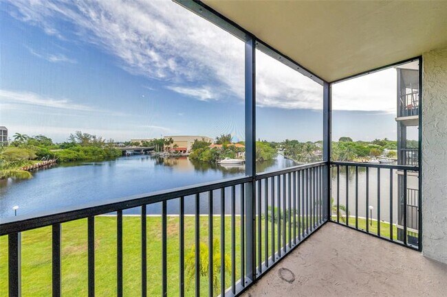 Building Photo - 7 Royal Palm Way