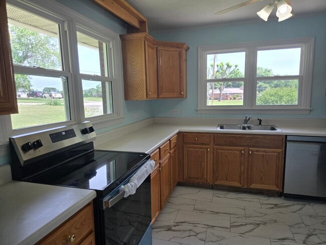 Building Photo - 507 Robinson Dr