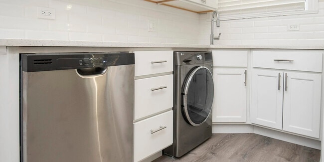 Building Photo - 319 Kedzie St