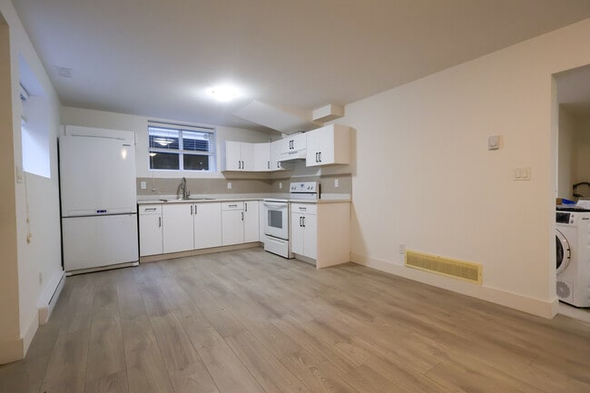 Building Photo - 21684-21695 95 Ave