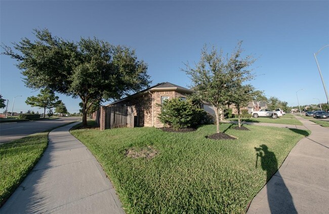 Foto del edificio - 24634 Lakecrest Creek Dr