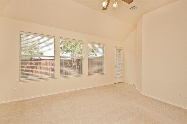 Foto del edificio - 2409 Deer Horn Dr