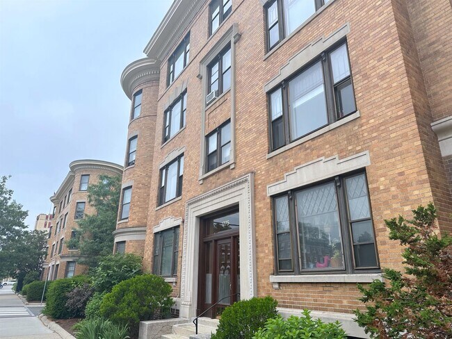 Foto del edificio - 1775 Massachusetts Ave
