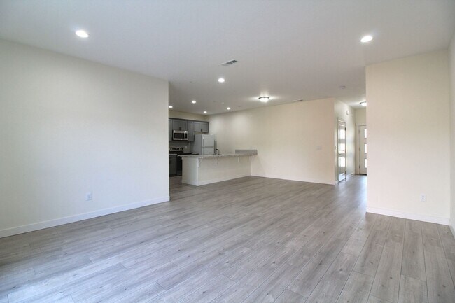 Foto del edificio - 3 Bedroom, 2.5 Bath + Flex Room Townhome in Kennewick