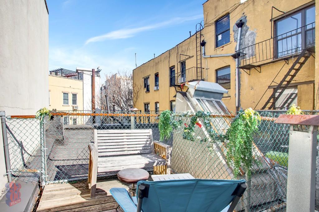 Foto principal - 411 E 12th St