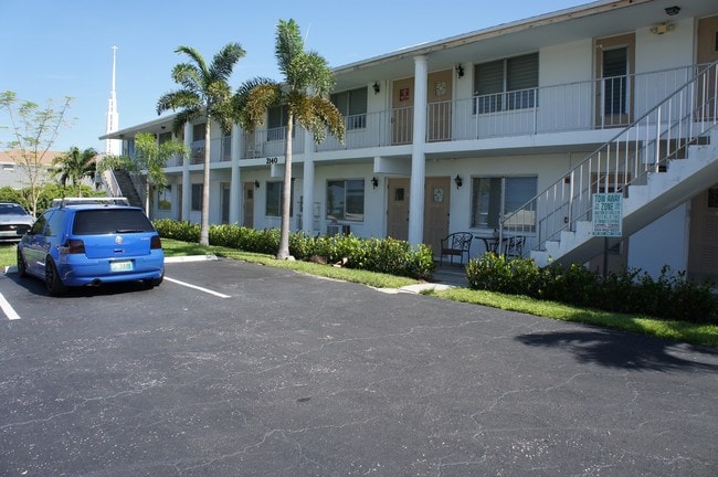 Building Photo - Mapleleaf Apartments