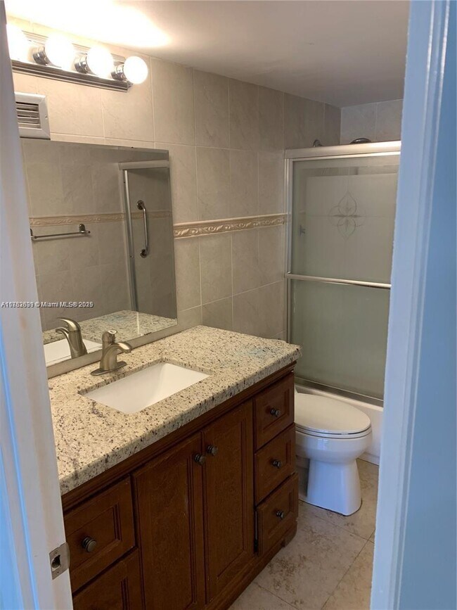 Foto del edificio - 9800 W Bay Harbor Dr
