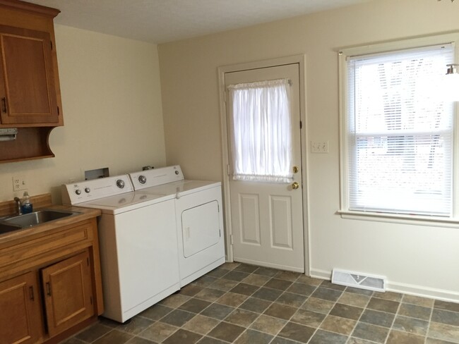 Foto del edificio - 1603 Wards Ferry Rd #A - 2 br duplex off W...