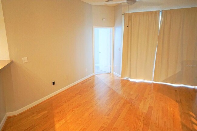 Building Photo - 621 Island Pl Way