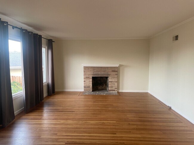 Building Photo - Gorgeous Millbrae Home 2 bed 1 bath