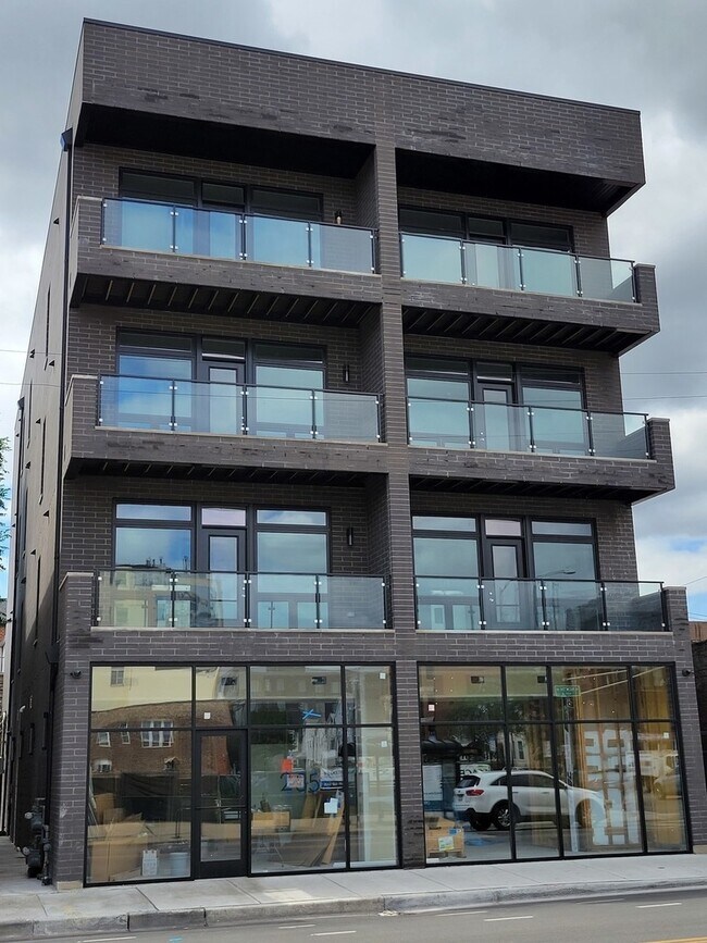 Building Photo - 2351 W North Ave