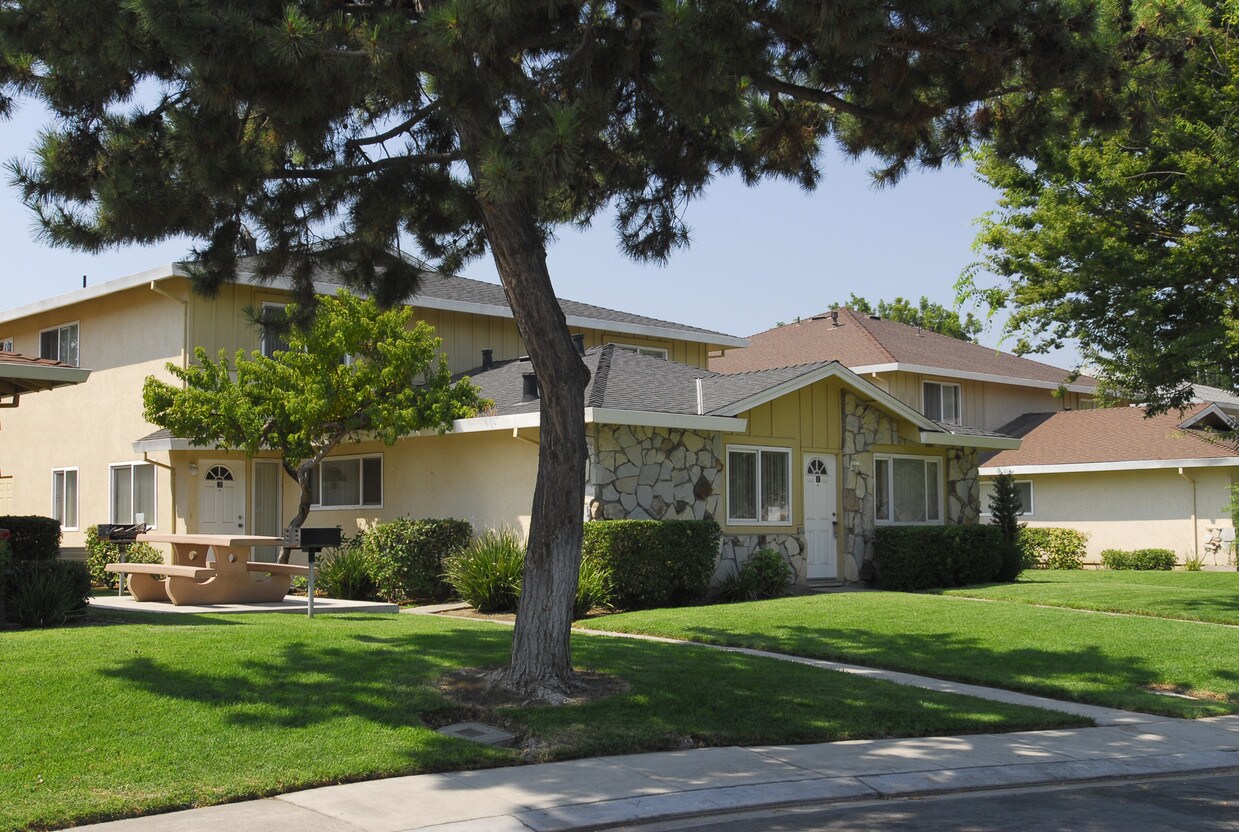 Whispering Woods Apartments in Modesto, CA