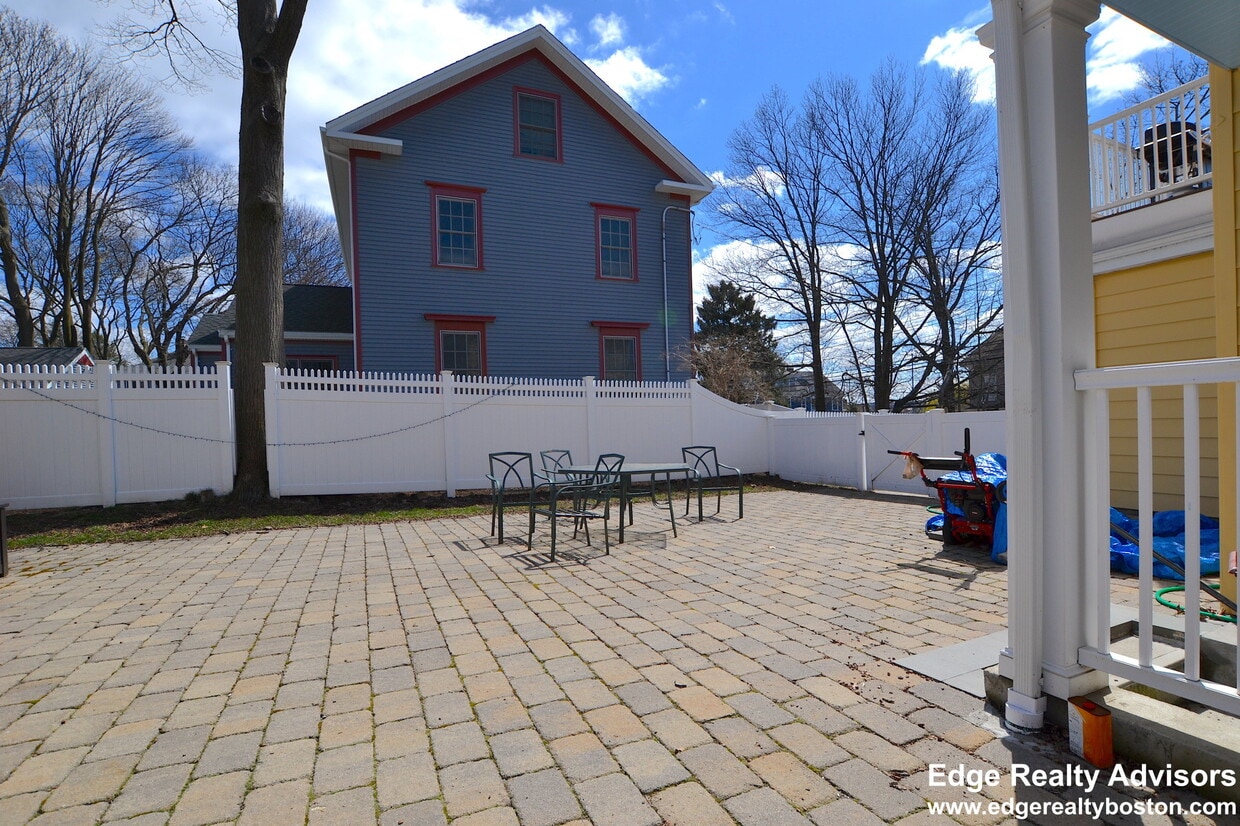 Primary Photo - 126 Summer St