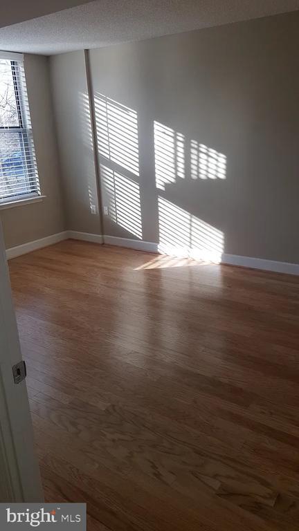 Foto del edificio - 11800 Sunset Hills Rd