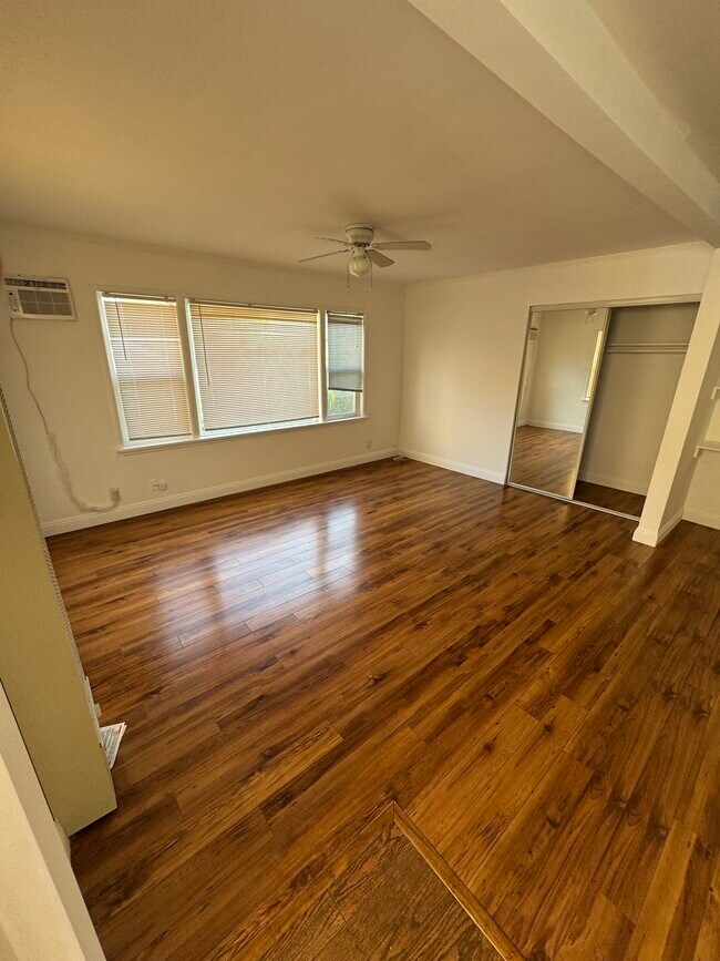 Foto del edificio - 655 Westmount Dr