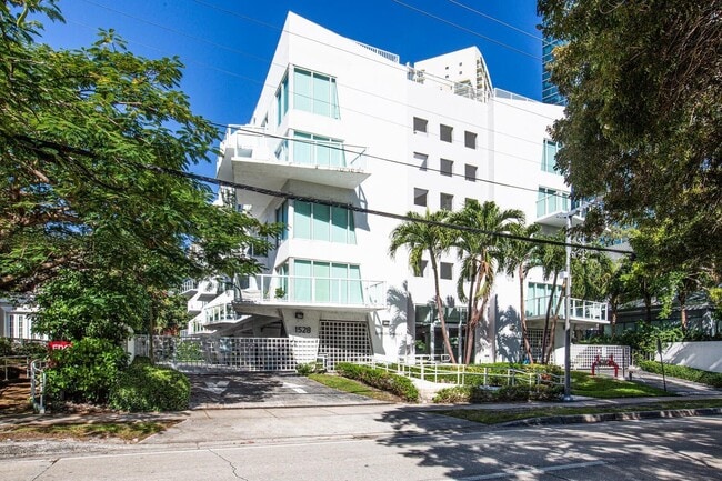 Building Photo - 1528 Brickell Ave