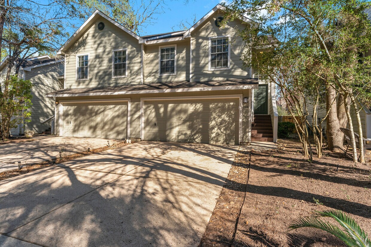 Townhouse in the Woodlands - 226 S Walden Elms Cir