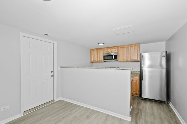 Building Photo - Two Bedroom in Washington Park!