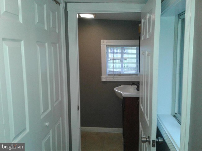 Building Photo - 738 Buck Ln