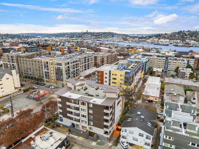 Foto del edificio - 5803 24th Ave NW