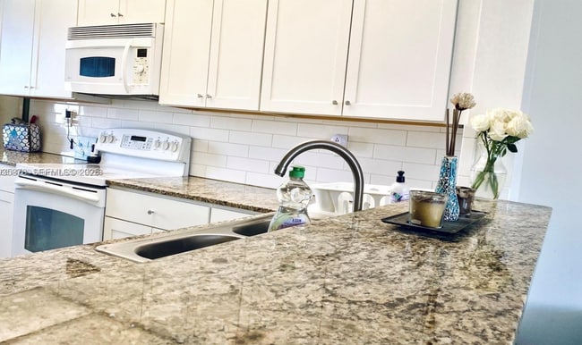 Building Photo - 2931 SW 87th Ter