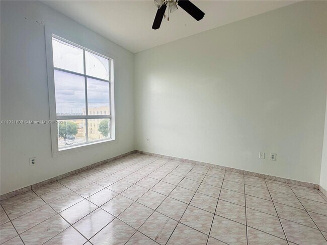 Foto del edificio - 7420 W 20th Ave