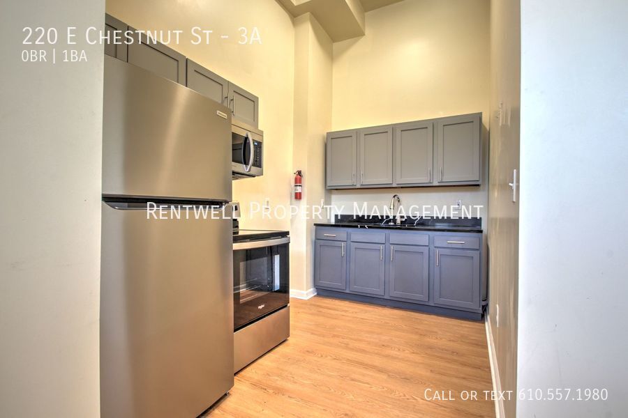 Foto principal - 220 E Chestnut St