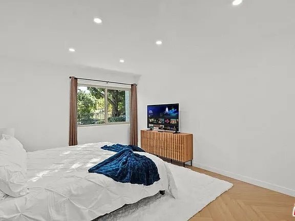 Building Photo - 4710 Park Granada