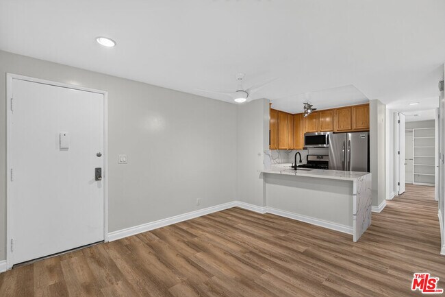 Building Photo - 6305 Green Valley Cir