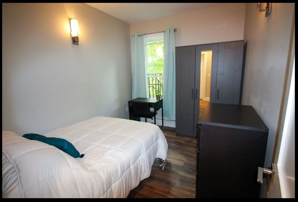 Room for rent - 528 Stewart Ave