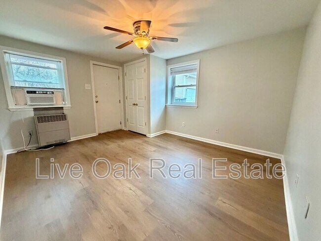 Foto del edificio - 2110 Pretty Lake Ave