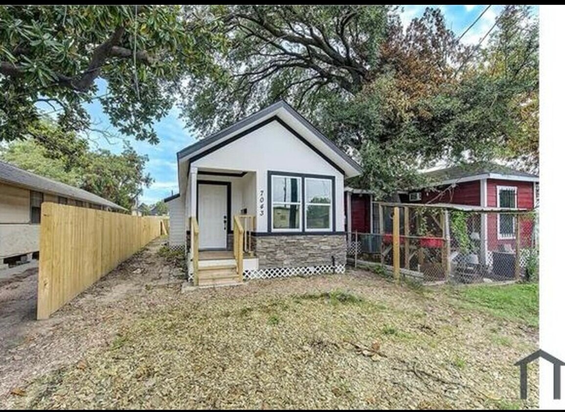 Foto principal - 7039 Avenue L
