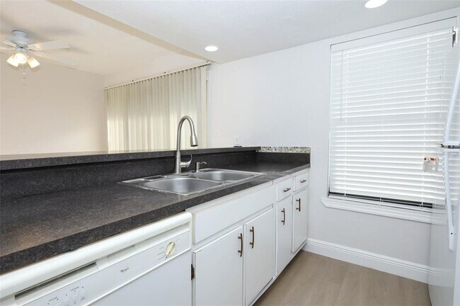 Foto del edificio - 4029 Henley Rd