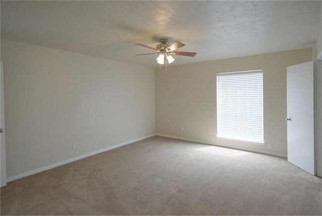 Foto del edificio - 9706 Kemp Forest Dr