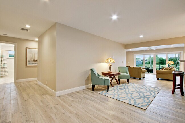 Building Photo - 920 Banyan Dr