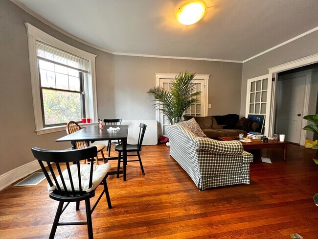 Foto del edificio - 48 Englewood Ave