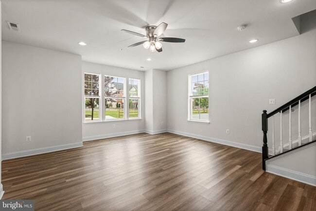 Building Photo - 7131 Beaumont Place