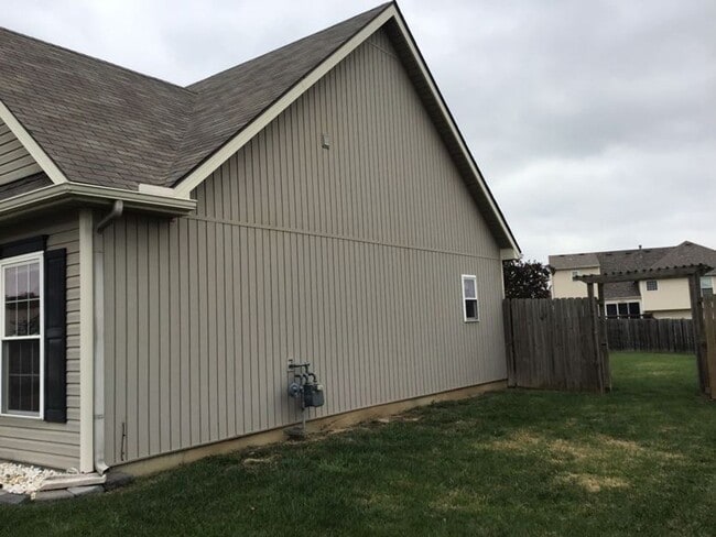 Building Photo - COMING SOON!! Northland 3 Bed 2 Bath 2 Car...