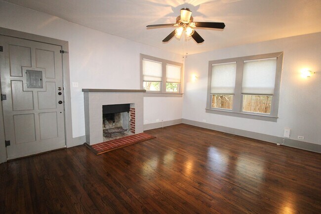 Foto del edificio - 436 W Rosewood Ave