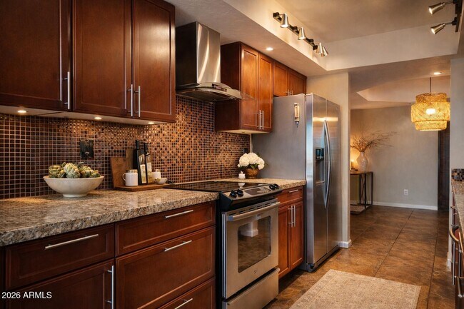 Foto del edificio - 7800 E Lincoln Dr