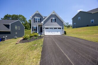 Building Photo - 13 Dana Dr