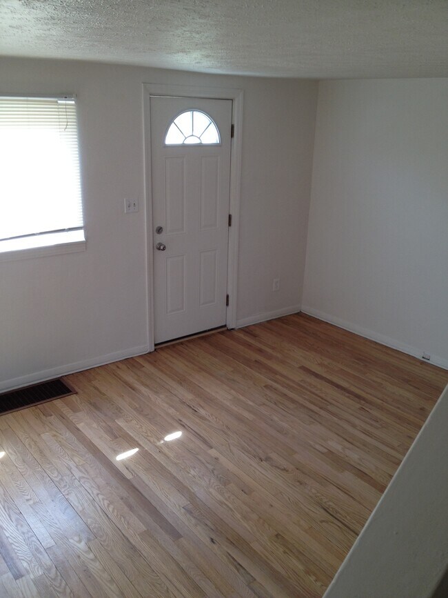 Building Photo - 16 Dorsey St