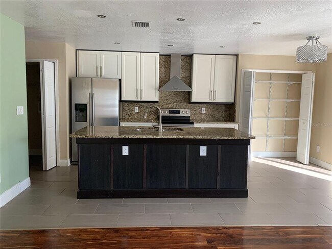 Foto del edificio - 2220 Heathwood Cir