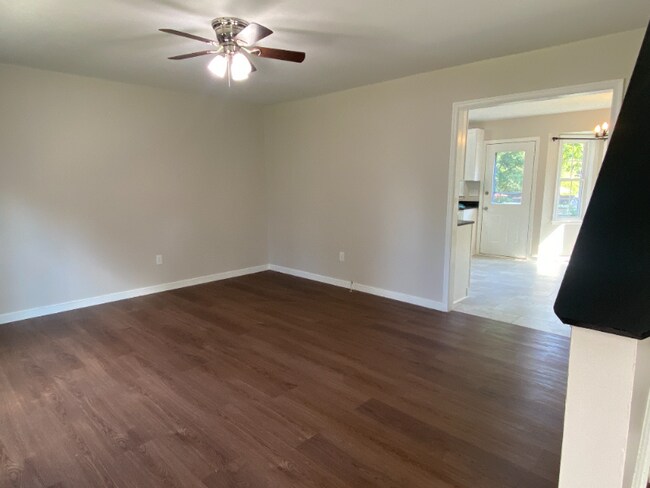 Foto del edificio - 4200 Lanver Ln