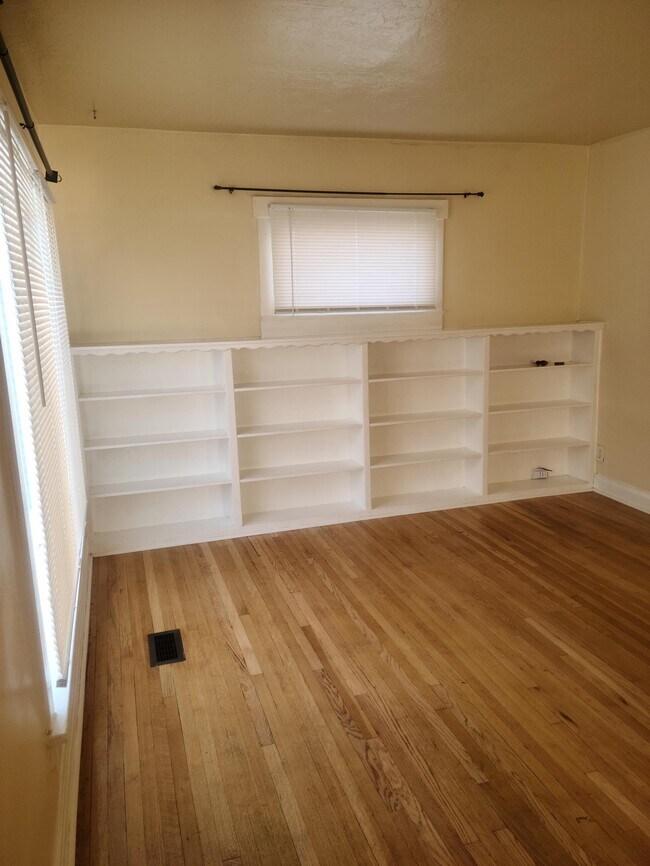 Foto del edificio - 318 N Chicago St