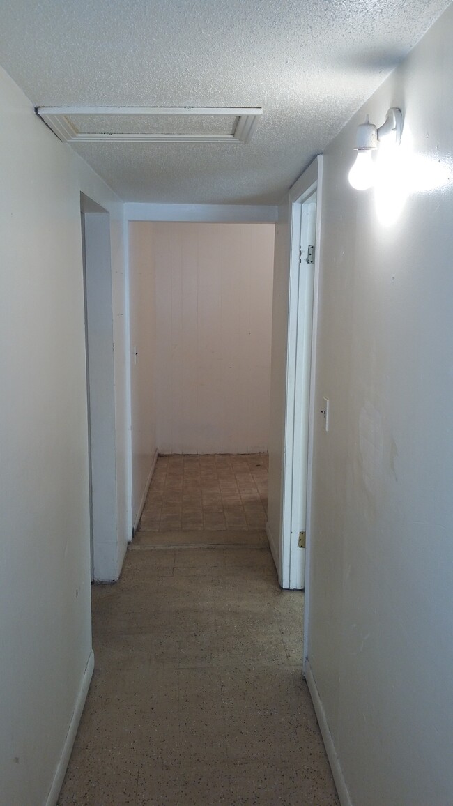 Building Photo - 801 Kraft Ave